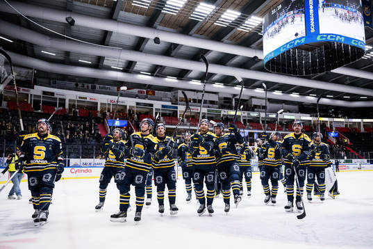 Södertäljes spelare jublar