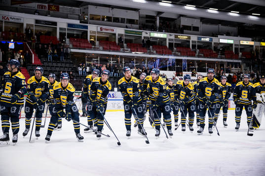 Södertäljes spelare jublar