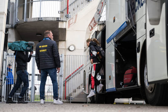Anna Anvegård of Häcken and head of security Nicklaus