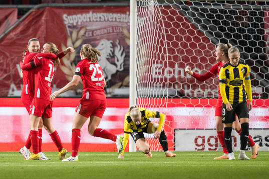 Leonie Vliek of Twente celebrates