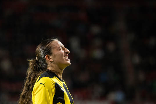 Rusul Rosa Kafaji of Häcken looks dejected