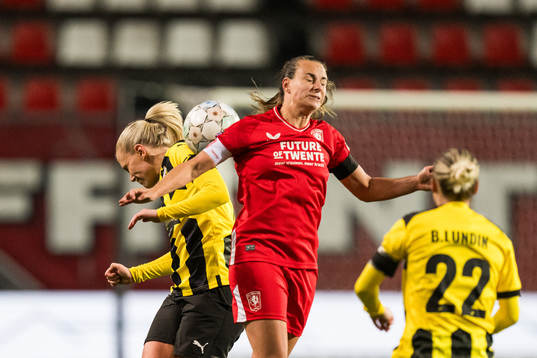 Josefine Rybrink of Häcken och Renate Jansen of Twente