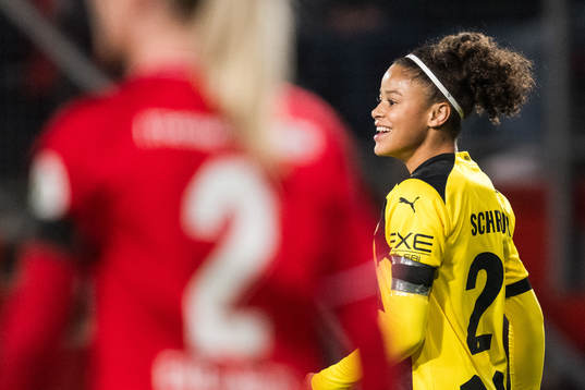 Felicia Schröder of Häcken celebrates