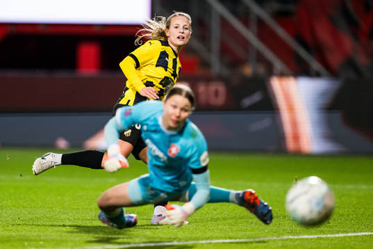 Bläddra bland fler bilder av Football, UEFA Women's Champions League Qualification, Twente - Häcken