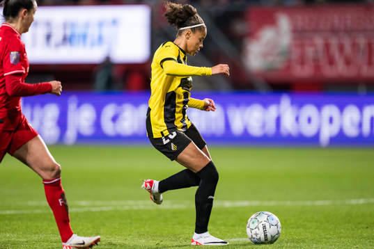 Felicia Schröder of Häcken scores the 1-2 goal