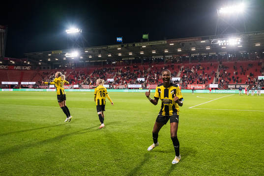Aisha Masaka of Häcken celebrates