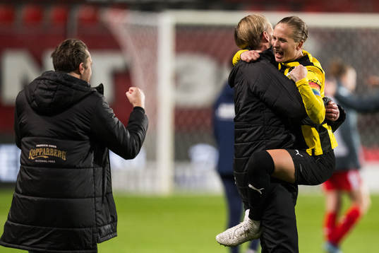 Club manager Marcus Jodin celebrate with Filippa Curmark of
