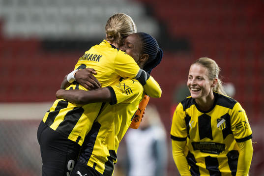 Filippa Curmark, Aisha Masaka and Anna Anvegård celebrate