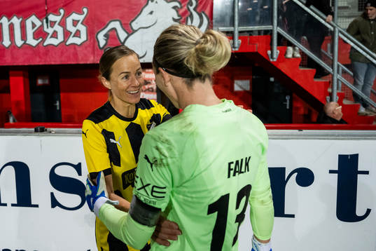 Aivi Luik and goalkeeper Jennifer Falk of Häcken celebrate