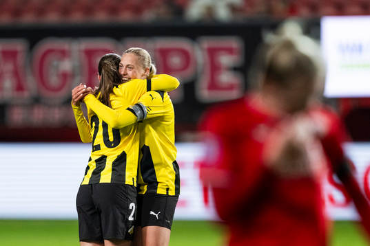 Hanna Wijk and Elma Junttila Nelhage of Häcken celebrate