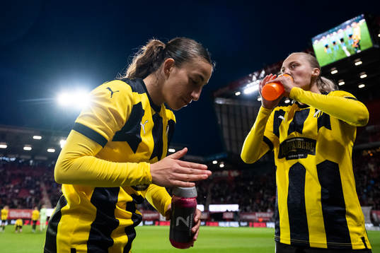 Rusul Rosa Kafaji and Elma Junttila Nelhage of Häcken
