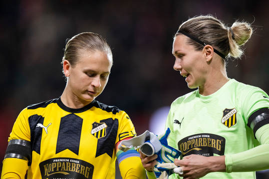 Filippa Curmark and goalkeeper Jennifer Falk of Häcken