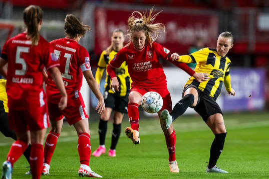 Wieke Kaptein of Twente and Marika Bergman Lundin of Häcken