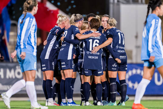Hanna Andersson of Rosengård celebrate with team mates