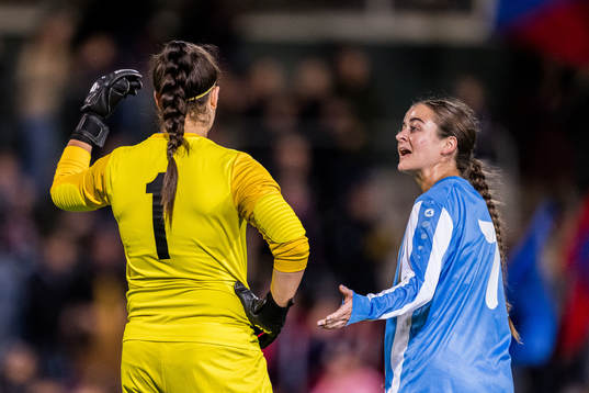 goalkeeper Jefimija Skandro and Abigail Ostrem of Spartak