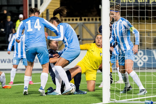 Gudrun Arnardottir of Rosengård scores the 5-0 goal