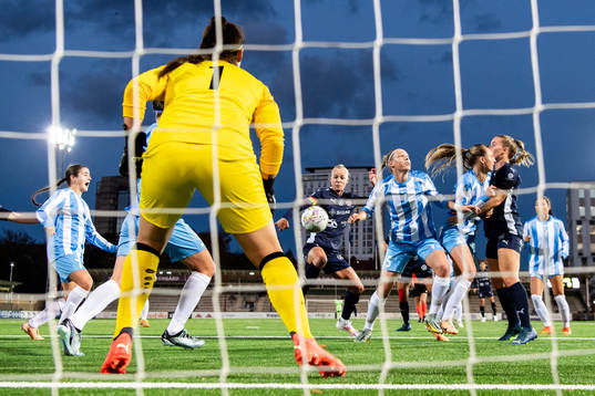 Caroline Seger of Rosengård against goalkeeper Jefimija