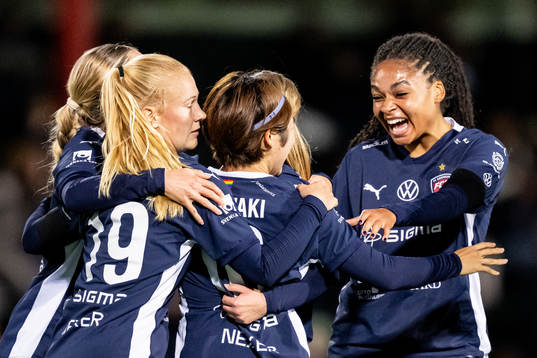 Isabella Bryld Obaze and Mai Kadowaki of Rosengård