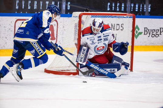 Oskarshamns målvakt Emil Kruse och Leksands Lukas Vejdemo