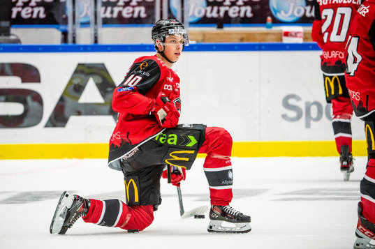 Malmö Redhawks William Von Barnekow värmer upp innan