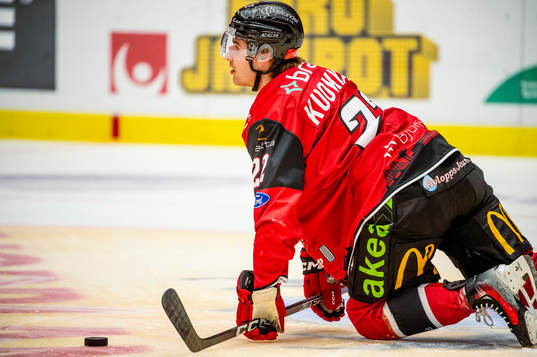 Malmö Redhawks Janne Kuokkanen värmer upp innan