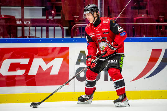 Malmö Redhawks Filip Sitar värmer upp innan