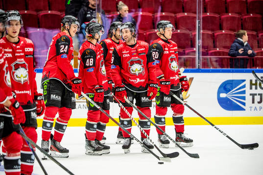Malmö Redhawks spelare värmer upp innan ishockeymatchen i