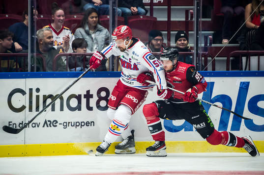 Timrås Anton Lander och Malmö Redhawks Carl Persson
