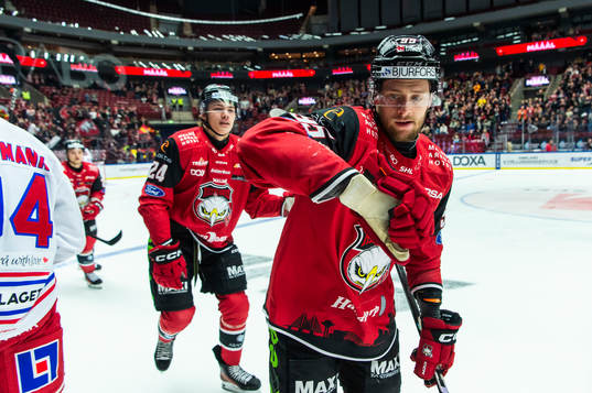 Malmö Redhawks Carl Persson jublar