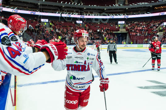 Timrås Jonathan Dahlén jublar