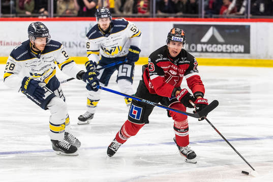 HV71s Joonas Nättinen och Örebros Oliver Eklind