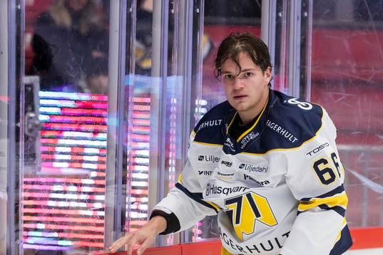 HV71s Olle Strandell lämnar isen