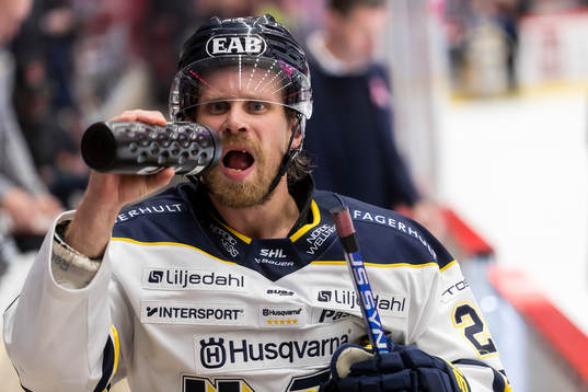 HV71s Mattias Tedenby deppar