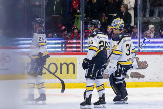 HV71s Joonas Nättinen, Tommi Tikka och målvakt Joni Ortio