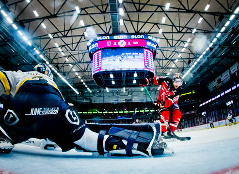 Örebros Ludvig Larsson gör 4-2
