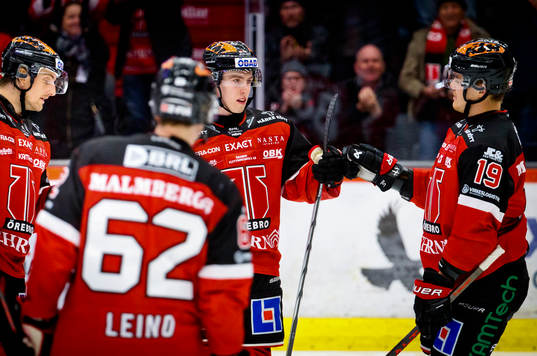Örebros Jonathan Lekkerimäki gör 3-1 och jublar med Axel