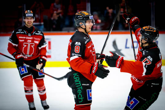 Örebros Samuel Johannesson gör 1-0 och jublar med Rasmus