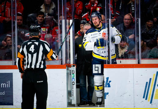 HV71s Mikael Seppälä deppar i utvisningsbåset