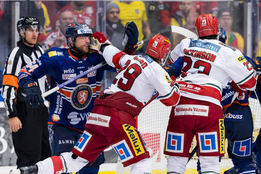 Bråk mellan Växjös Eric Martinsson och MoDos Mikkel