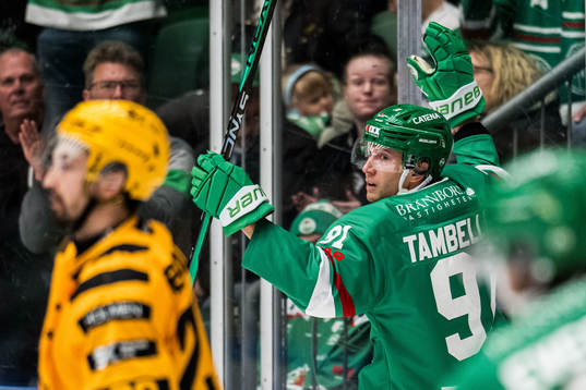 Rögles Adam Tambellini jublar