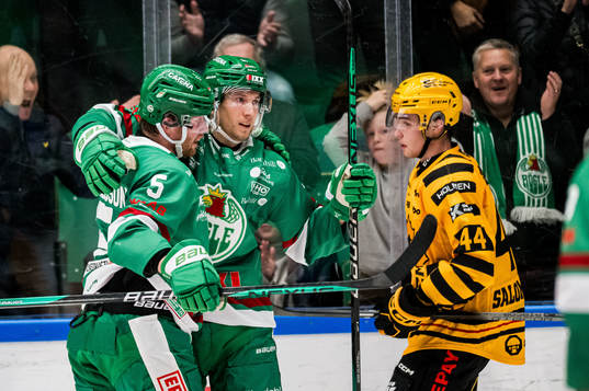 Rögles Adam Tambellini och Ludvig Claesson jublar