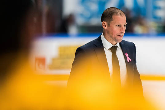 Rögles tränare Cam Abbott deppar