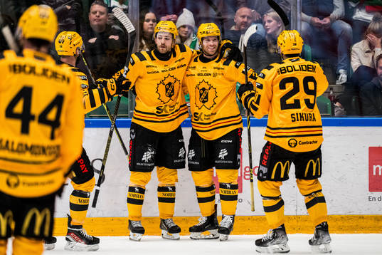 Skellefteås Arvid Lundberg och Oscar Lindberg jublar