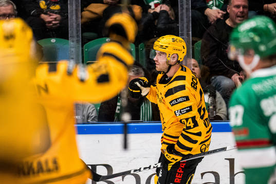 Skellefteås Oscar Lindberg jublar