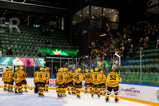 Skellefteås spelare tackar publiken