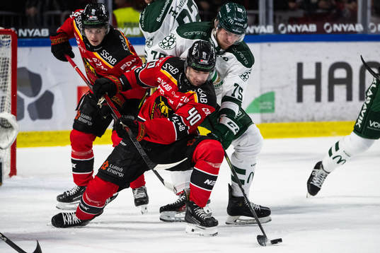 Luleås David Lilja och Färjestads Jeremy Salvas Groleau