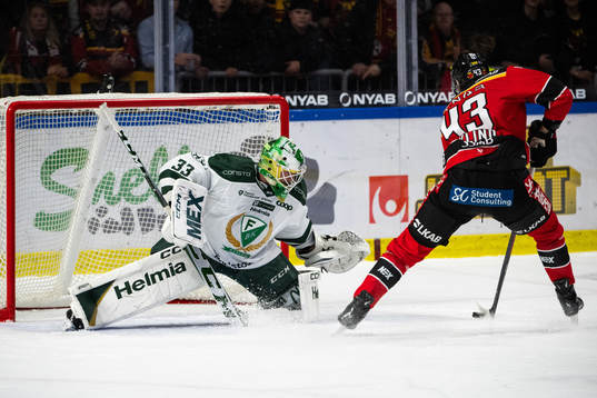 Färjestads målvakt Maxime Lagacé och Luleås Oscar Eklind