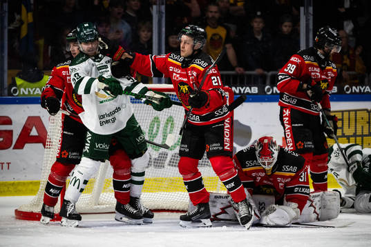 Färjestads Linus Johansson och Luleås Juhani Tyrväinen