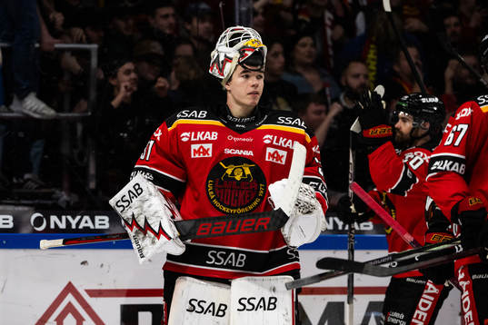 Luleås målvakt Matteus Ward jublar