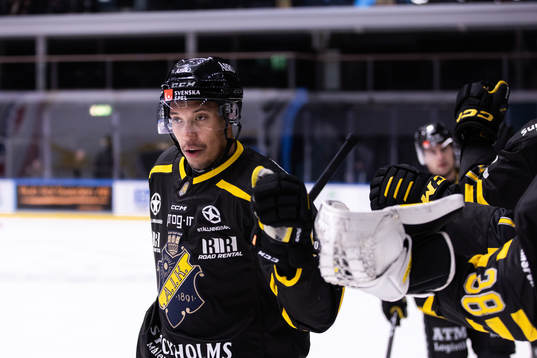 AIKs Oscar Nord jublar